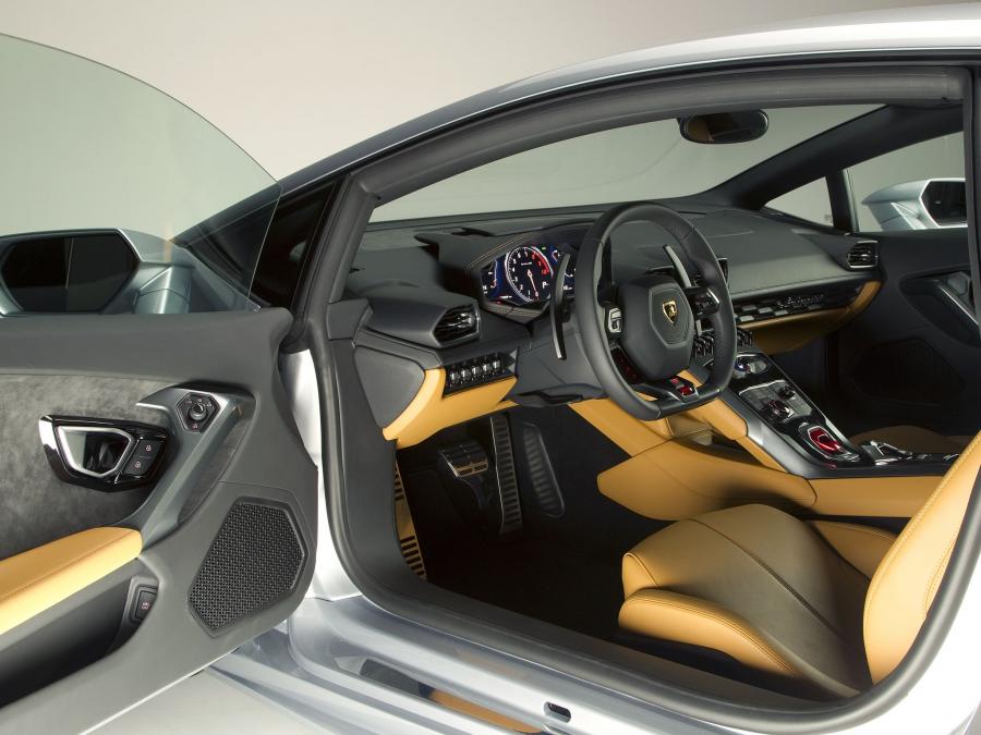 Интерьер Lamborghini Huracan LP610-4 (LB724) 2014 года  (NA) (фото 14 из 23)